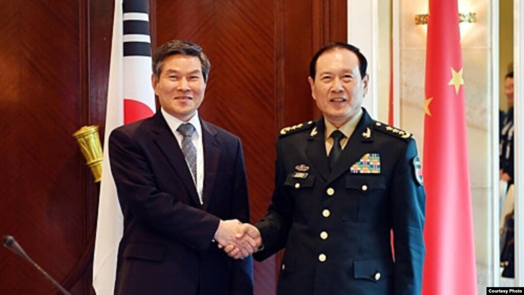 정경두 한국 국방장관과 웨이펑허 중국 국무위원 겸 국방부장.