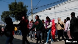 Di dân tập trung bên ngoài Ủy ban Mexico Giúp Người tị nạn (COMAR) tại Mexico City, ngày 24/1/2025.