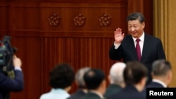 中共中央总书记、中国国家主席习近平抵达在北京人民大会堂举行的国庆招待会。(2022年9月30日)