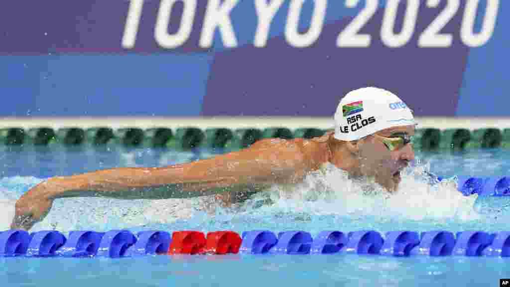 Chad le Clos, of South Africa, swims in a men's 200-meter butterfly semifinal at the 2020 Summer Olympics, Tuesday, July 27, 2021, in Tokyo, Japan. (AP Photo/Petr David Josek)