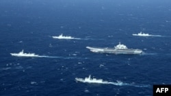 资料照：中国海军编队在南中国海有争议水域进行军事演习。