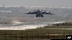 美国空军飞机从土耳其南边的因瑟利克空军基地起飞(资料图片)