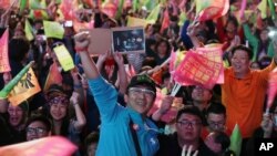 支持者在2020年台湾总统选举中为蔡英文当选欢呼。(资料照，2020年1月11日）